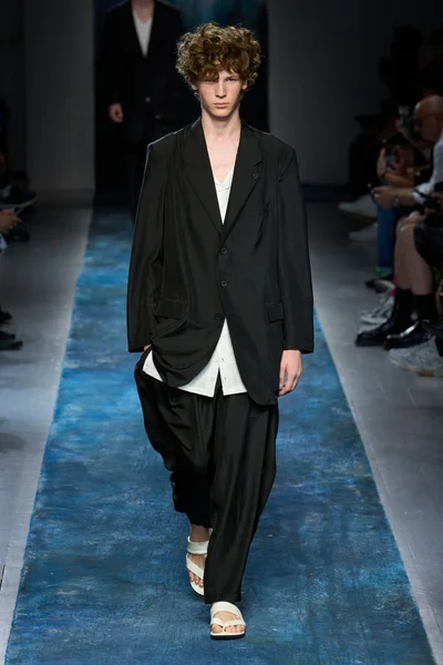 Look 37
